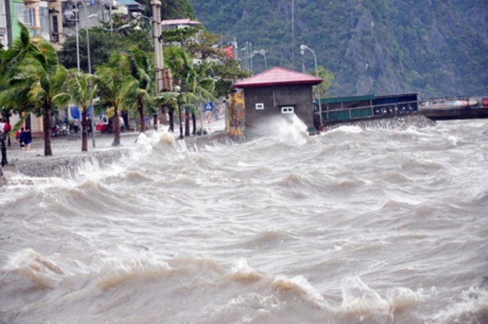 Khu vực Bến Đoan sóng vẫn khá lớn sau khi bão tan. (Ảnh: Báo Quảng Ninh)